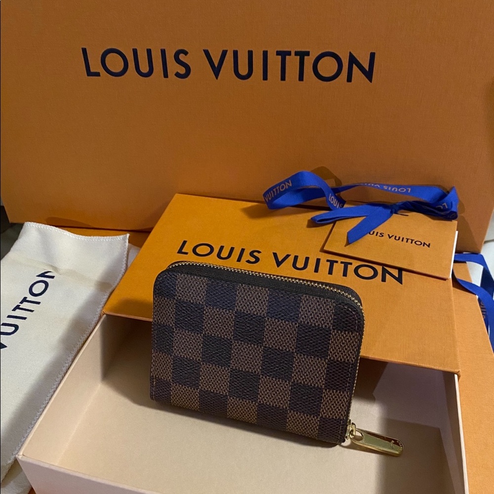 Louis Vuitton zippy coin purse